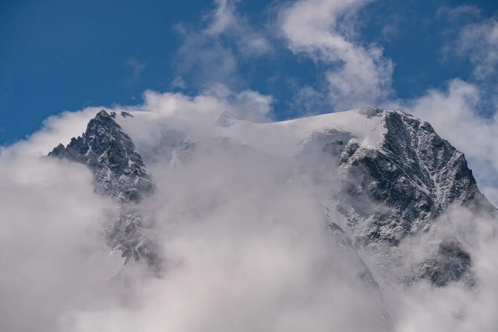 Panorama des sommets enneigés autour d'Arolla — étape de la Walker's Haute Route, Val d'Hérens