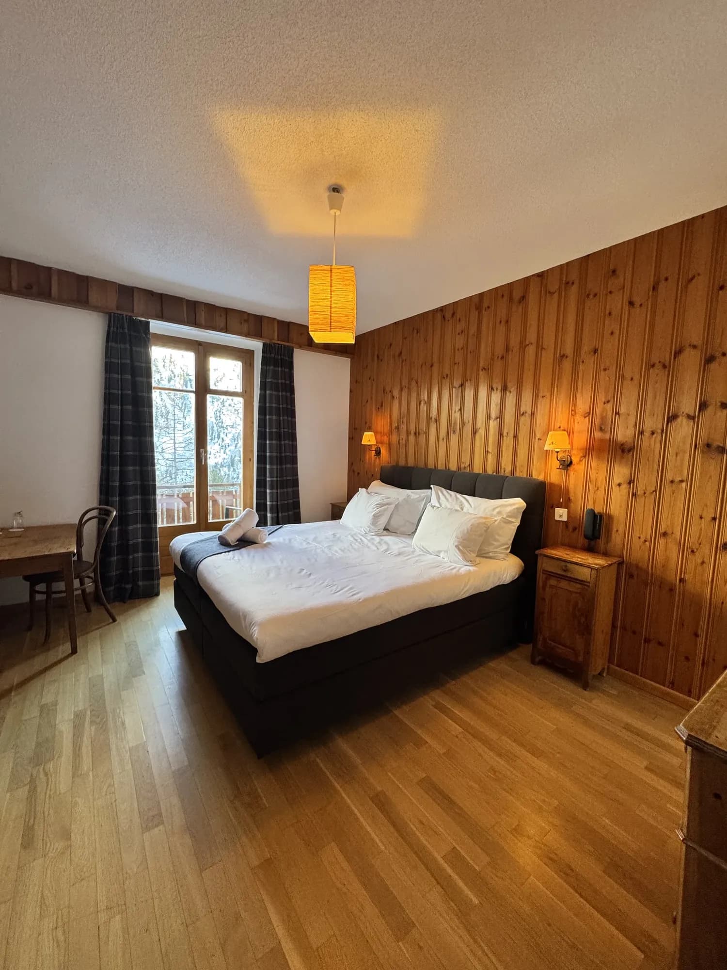 Chambre avec balcon privé face au Mont-Collon — Grand Hôtel & Kurhaus Arolla